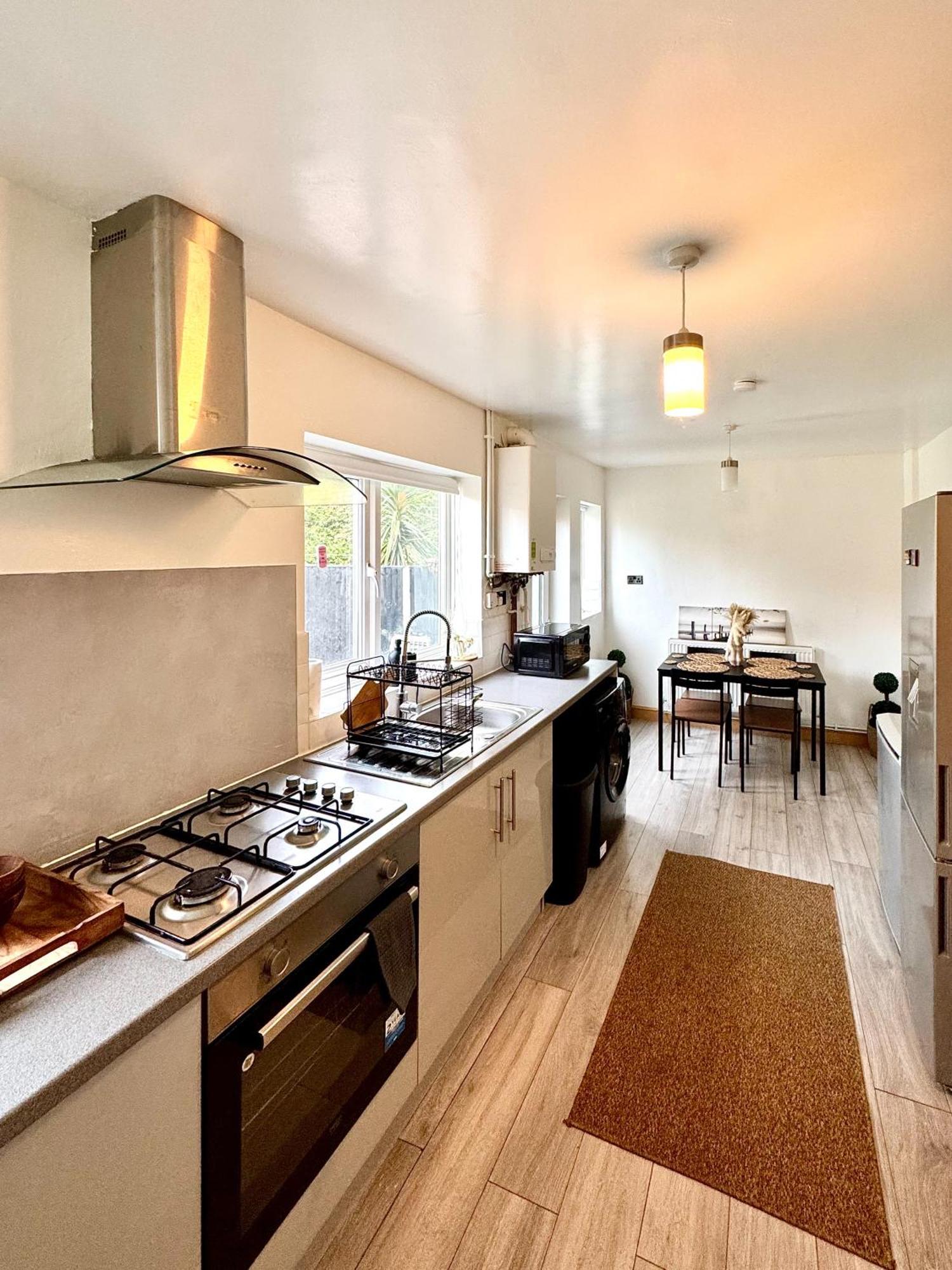 Contractor Haven- 3Bdr Crew House, Free Parking, Fast Wifi & Private Garden Apartment Nottingham Exterior photo