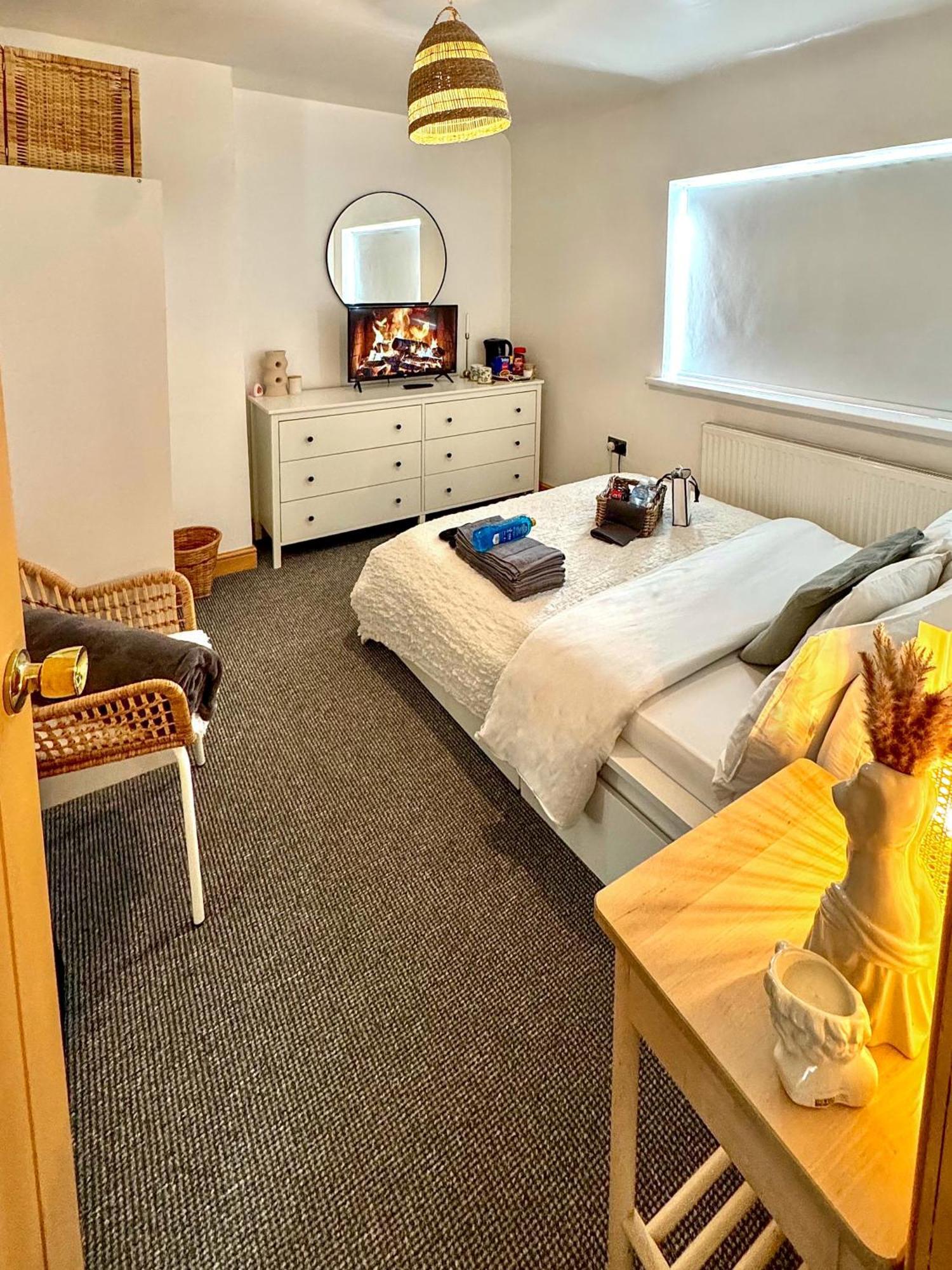 Contractor Haven- 3Bdr Crew House, Free Parking, Fast Wifi & Private Garden Apartment Nottingham Exterior photo