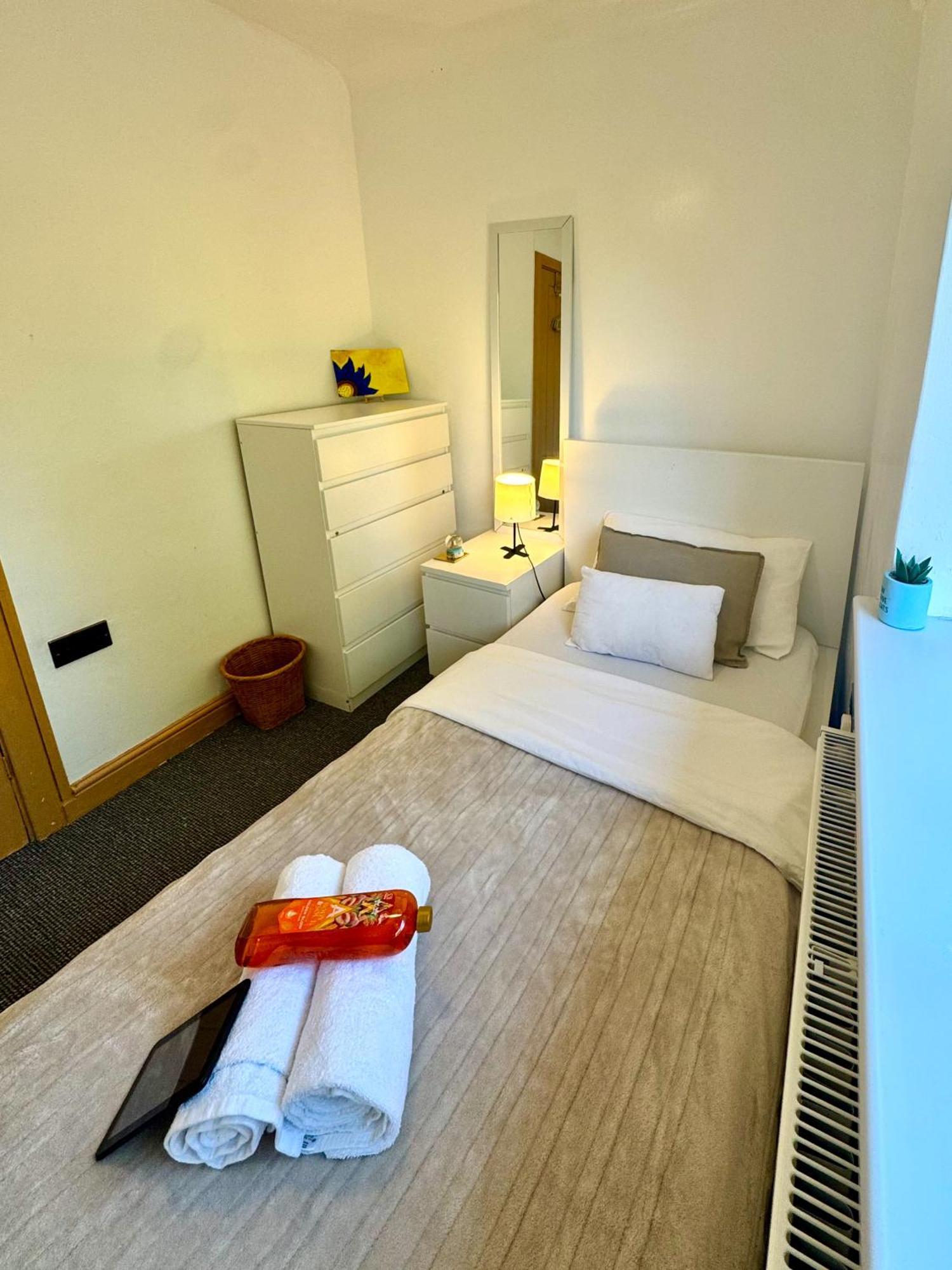 Contractor Haven- 3Bdr Crew House, Free Parking, Fast Wifi & Private Garden Apartment Nottingham Exterior photo
